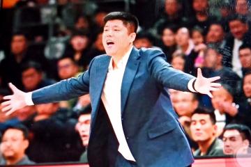 开云平台-后防措施不力，球队输球球员不满主教练策略