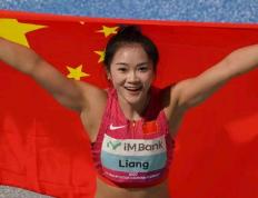 开云体育-田径选手赛后落泪，背后故事感人