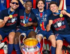 开云体育中国-足球选手发挥出色，荣膺最佳MVP