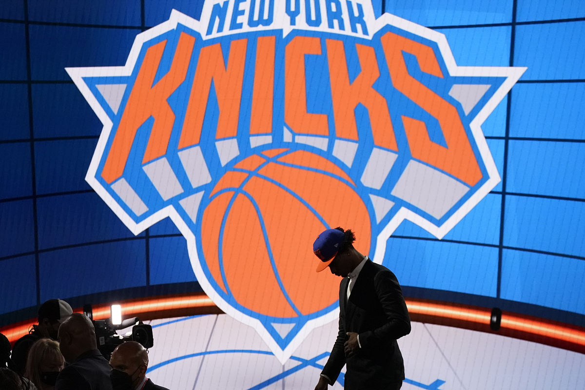 开云体育APP下载-包含开拓者惊险击败独行侠,继续保持不败的词条