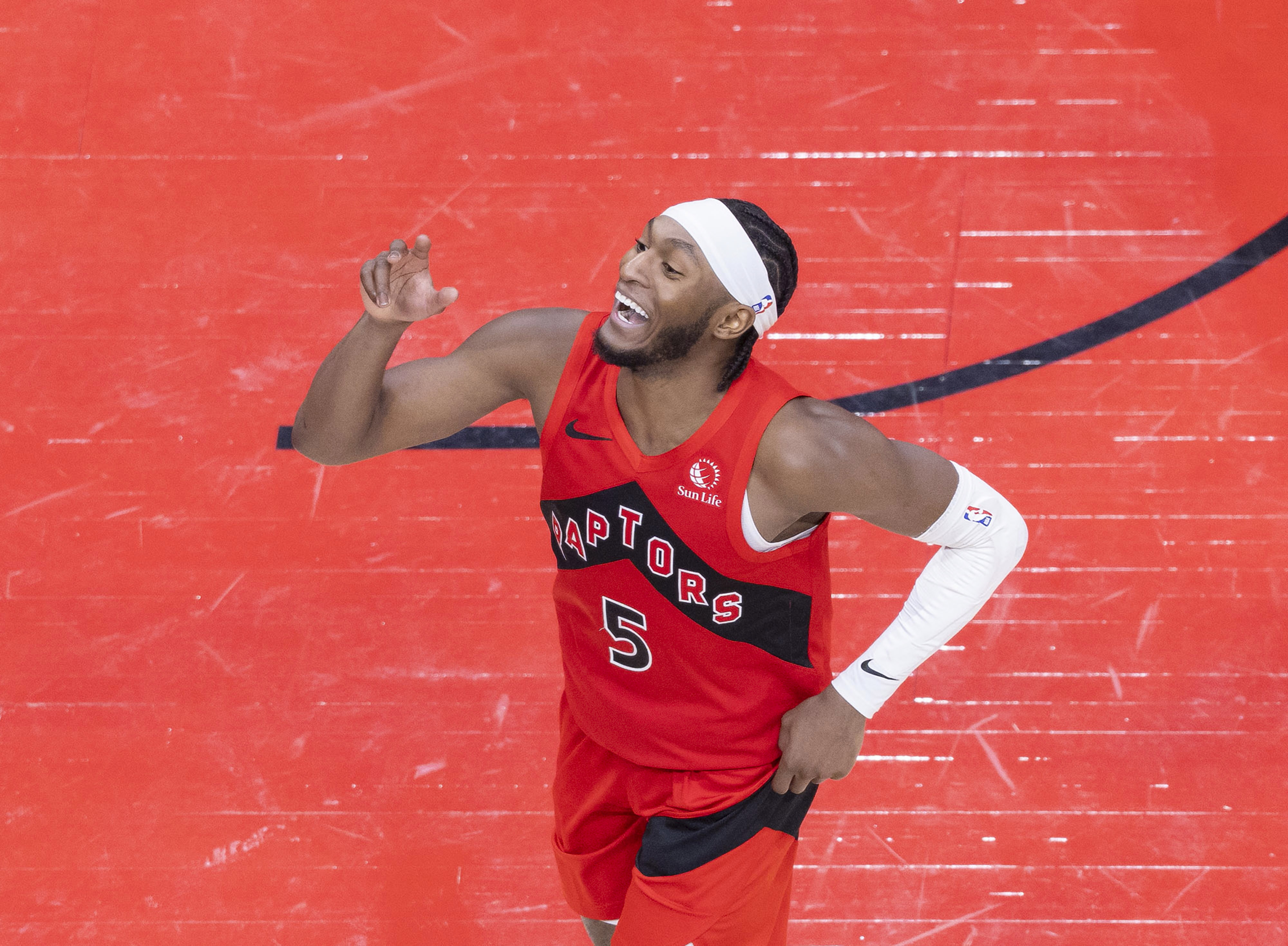 开云体育APP下载-猛龙主场大胜雄鹿，继续领跑东部