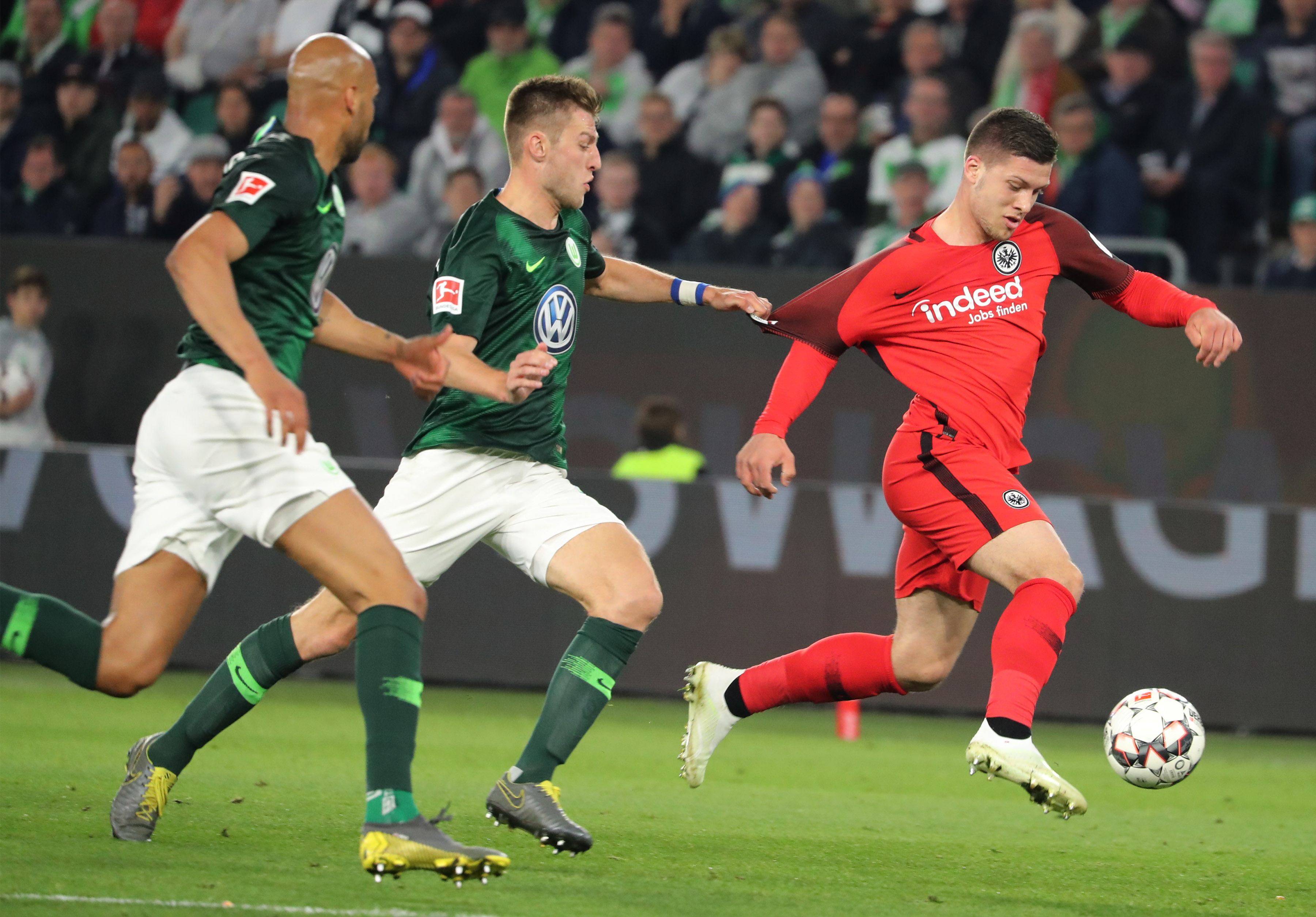 开云体育官网-德甲争冠战之夜,富安健洋主宰比赛走向